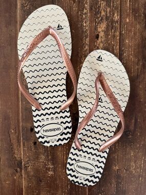 Havaianas White Wave Footbed with Rose Gold Straps Flip Flops